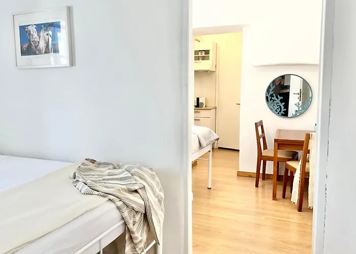 Little Troll House 1 كريس أكتي