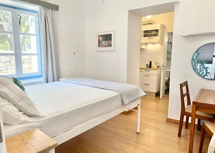 Little Troll House 1 كريس أكتي